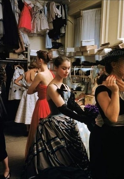     Pierre Balmain, 1954 . - 5