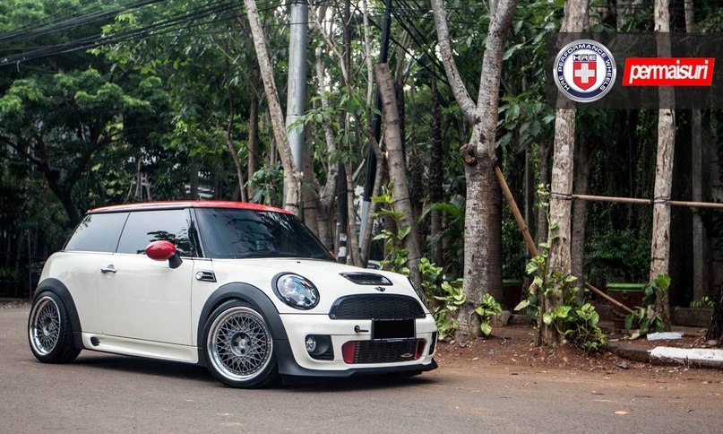 Mini Cooper.