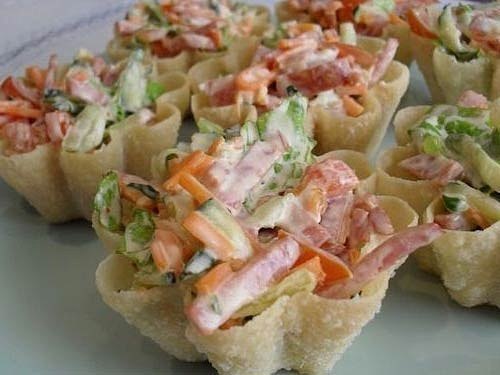 Вкусные тарталетки.(с корейской морковью и салями)Ингредиенты: Готовые тарталетки - 15 штук ...