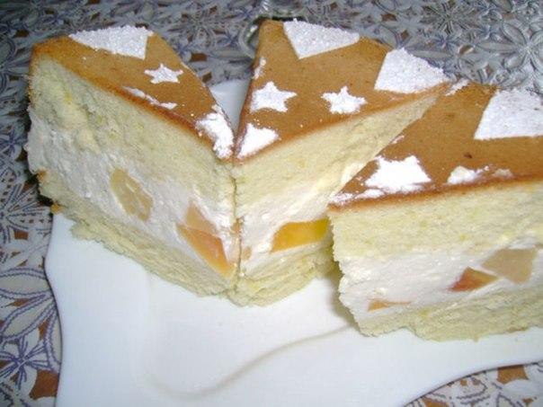 Бисквит с творожным кремом и консервированными фруктами. Бисквит 5 яиц, 1 ст. сахара, 1 ст. муки, 1 ...