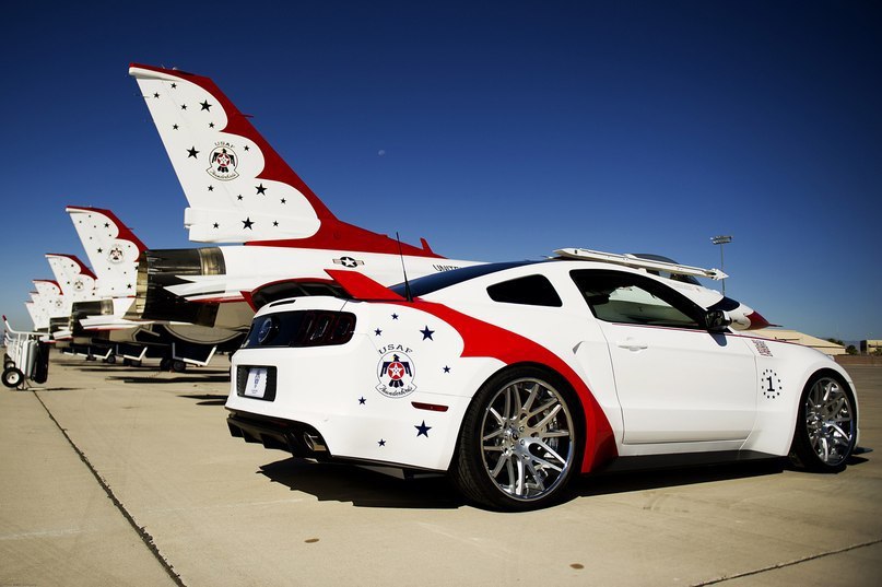 Ford Mustang GT U.S. Air Force Thunderbirds Edition. - 5