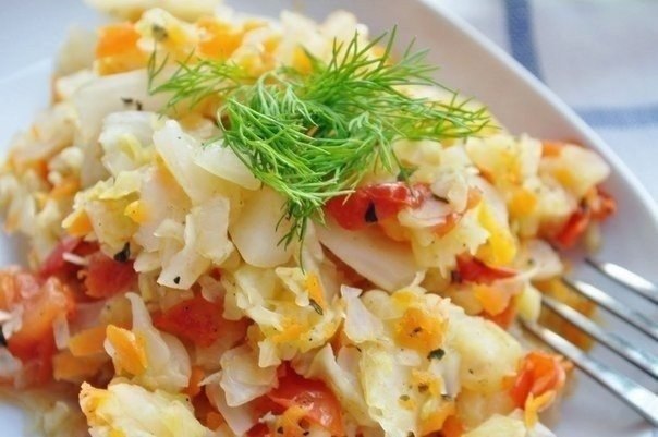 Тушеная капуста с овощами - 0% жира.Нам понадобятся:- Капуста, 1/2 небольшого кочана. - Помидоры, 2 ...