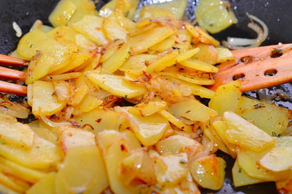 Испанская тортилья с розмарином.Ингредиенты:Картофель — 5 шт.Лук репчатый — 1 шт.Яйцо — 5 ... - 5