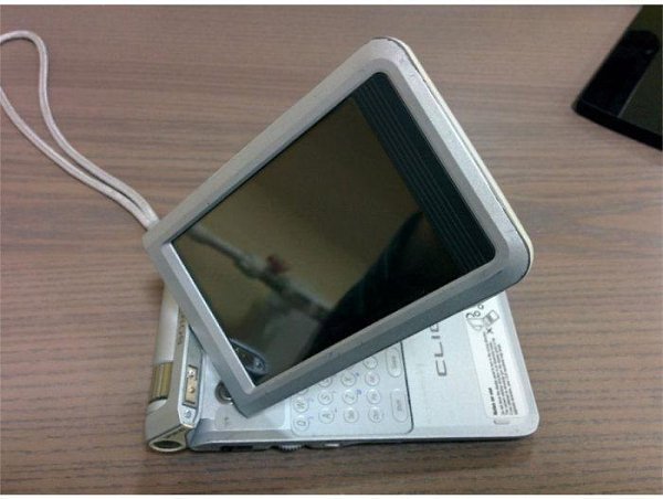 Карманный персональный компьютер начала 2000-х от компании Sony. Когда то самый крутой гаджет того ... - 7