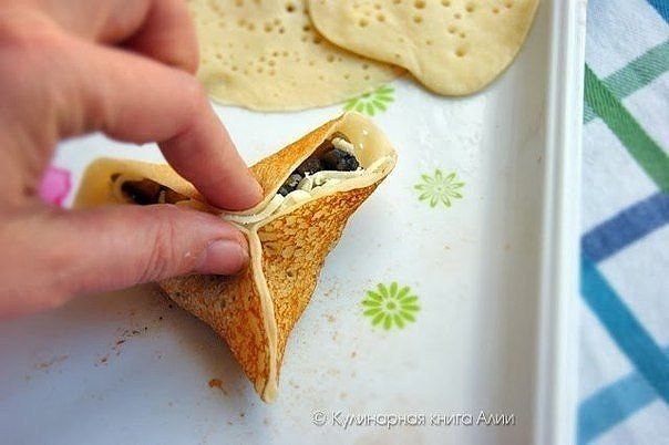 Блинчики с грибами и сыром.Но это не простые блинчики! Простые так не получится завернуть....Сама их ...