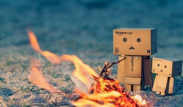 Не бойтесь дарить согревающих слов, И добрые делать дела. Чем больше в огонь вы положите дров, Тем ...
