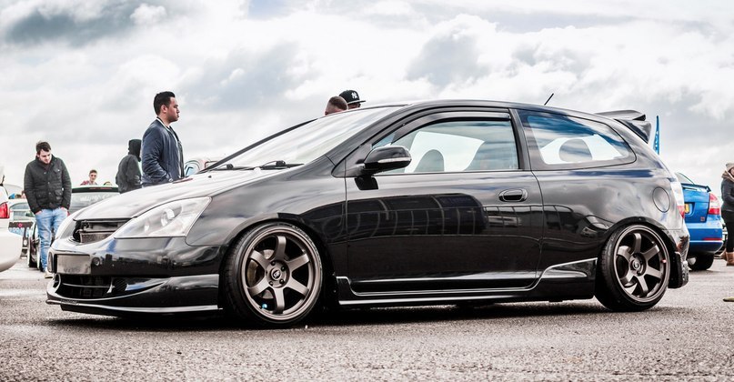 Honda Civic Type-R.