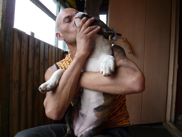 Не важно - снег или жара, Я выхожу во двор с утра. Я не спортсмен, не дворник и не дачник. Не на ...