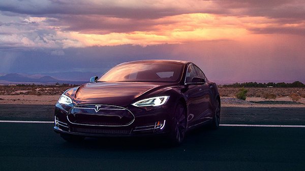 Новый Tesla Модель S способен разогнаться до 100 км/ч всего за 2,8 с, что делает его самым быстрым в ...
