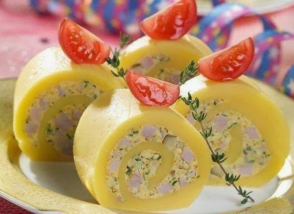 Обалденный рулет из сыра, ветчины и шампиньонов.Ингредиенты:сыр желтого цвета - 500 грветчина - 100 ...
