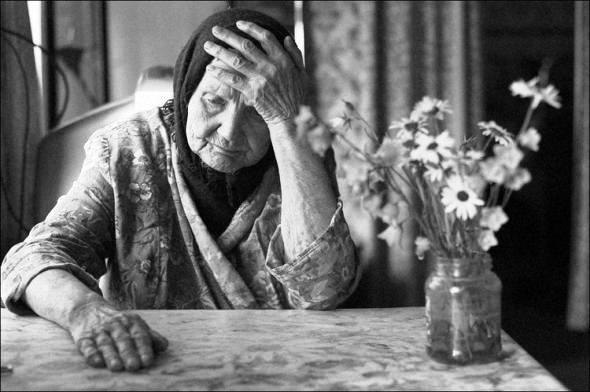 Ходи к своей МАМЕ в гости.Пока твоя МАМА живаОна ни о чём не спросит,Усадит тебя сперва –Не скажет, ...