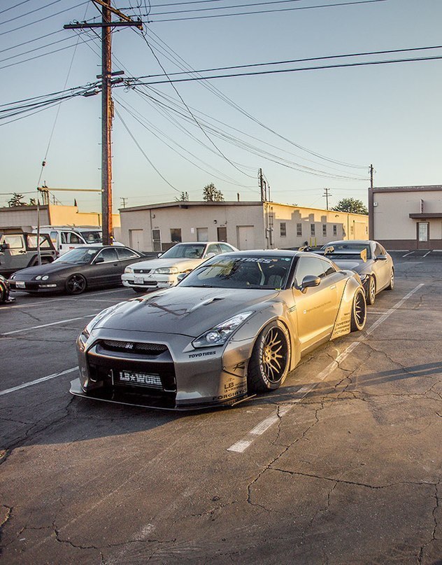 Nissan GT-R.