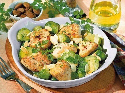 Куриное филе, жаренное с брюссельской капустой!!! Ингредиенты: - 500 г куриного филе (или филе ...
