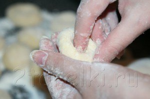 Творожные шарики и пончики.Очень вкусный десерт!Ингредиенты:на 360-400 г. творога —3 яйца;3 ст.л. ... - 7