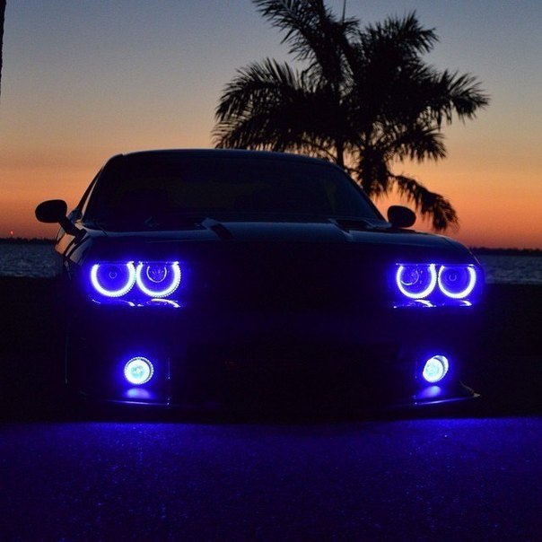 Dodge Challenger SRT8. - 5