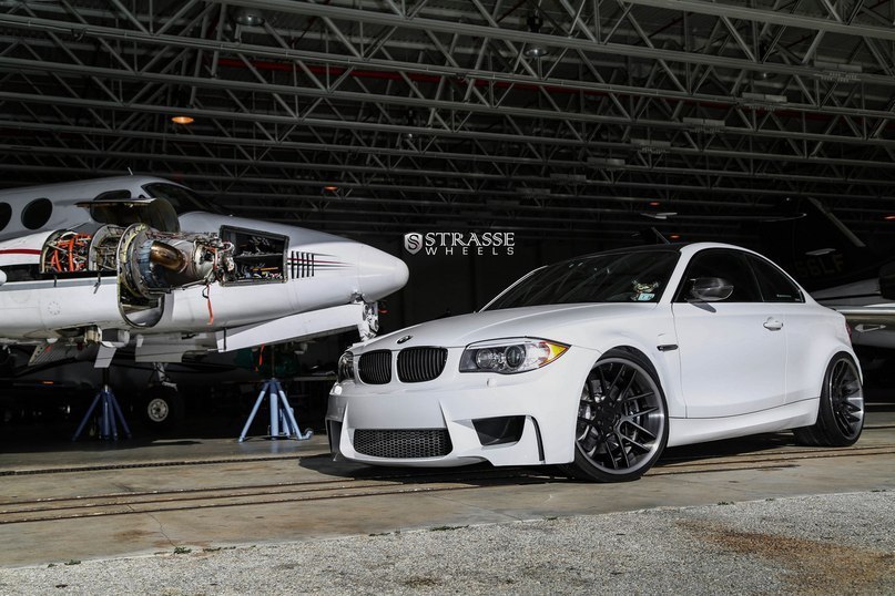 BMW 1 M Coupe.