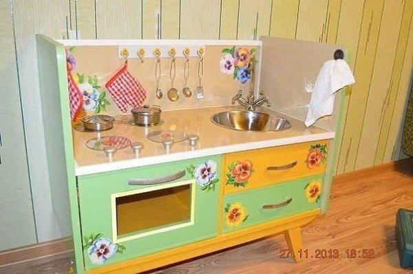 Вот что можно сделать из старого комода для маленького ребенка) - 3