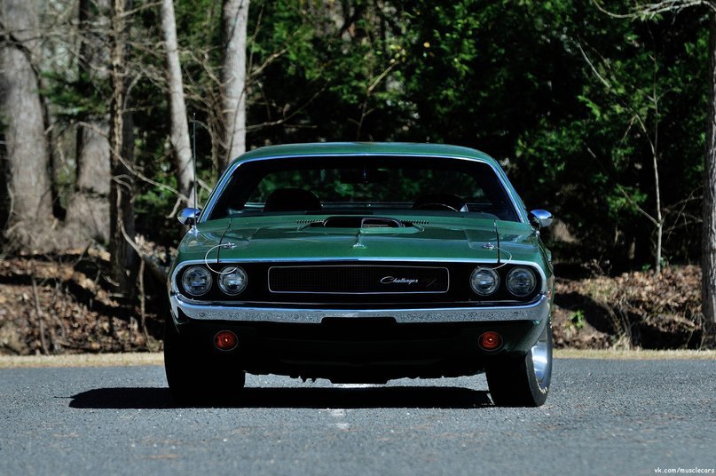 1970 Dodge Challenger R/T - 5