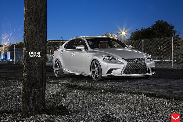 Lexus IS.