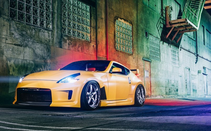 Nissan 370Z.