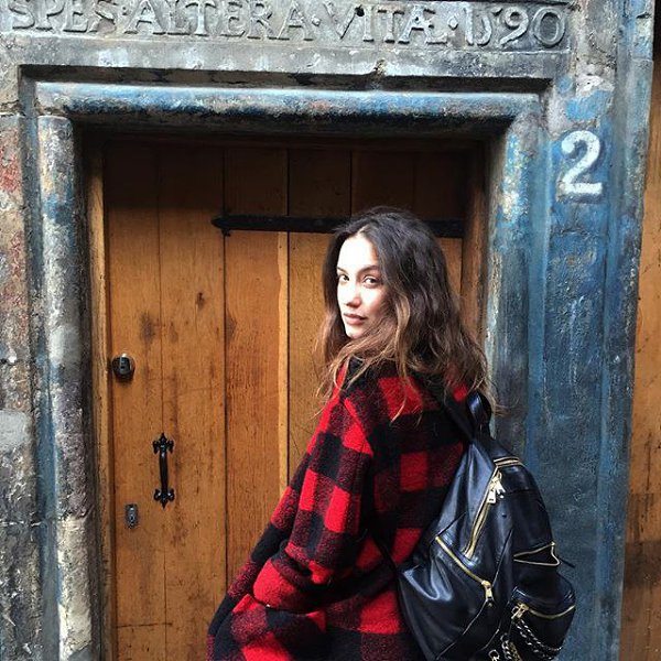 Дом в котором я живу всего лишь 16 Века. The house I love in Edinburgh was built in 16th century. No ...
