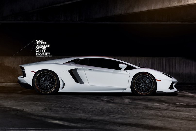 Lamborghini Aventador LP700-4. - 7