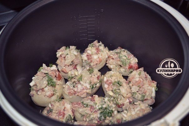 КАРТОФЕЛЬ ФАРШИРОВАННЫЙ КОПЧЕНОЙ КУРИЦЕЙ И ОВОЩАМИ ПОД СЫРОМ.Ингредиенты: Картофель – 10 штук ...