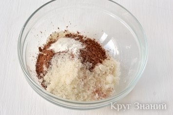 Как приготовить шоколадный кекс за 5 минут в микроволновке.Для приготовления кекса в кружке нам ... - 3