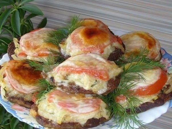 Печень с овощами.Ингредиенты:300 гр печени говяжьей,1 яйцо,соль, перец,1 ст. ложка майонеза,1 ст. ...