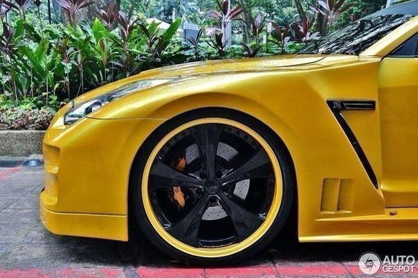 Nissan GT-R - 4