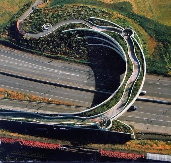 Ванкуверский надземный мост.Ванкуверский надземный мост (Vancouver Land Bridge) из тех сооружений ...