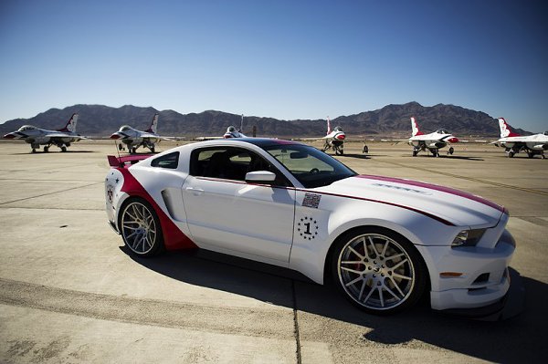 Ford Mustang GT U.S. Air Force Thunderbirds Edition. - 3