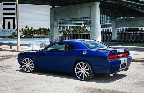 Dodge Challenger SRT8. - 4