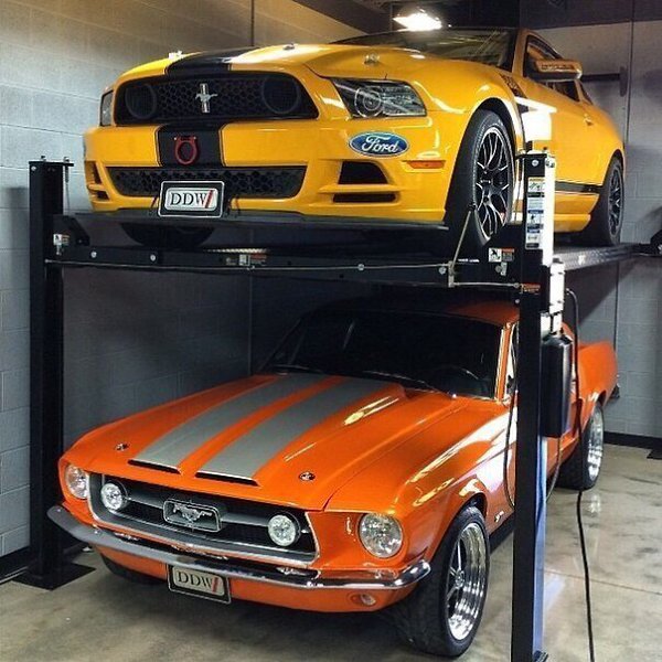 Mustang 2013 Boss 302S & 1967 Fastback.