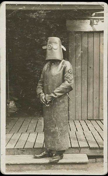 Костюм медсестры рентгенкабинета в 1918 году... Фантомас отдыхает... ))))))