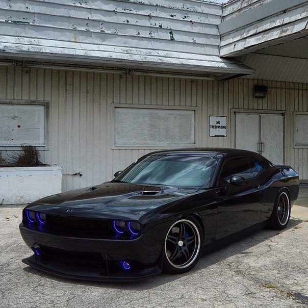 Dodge Challenger SRT8. - 9