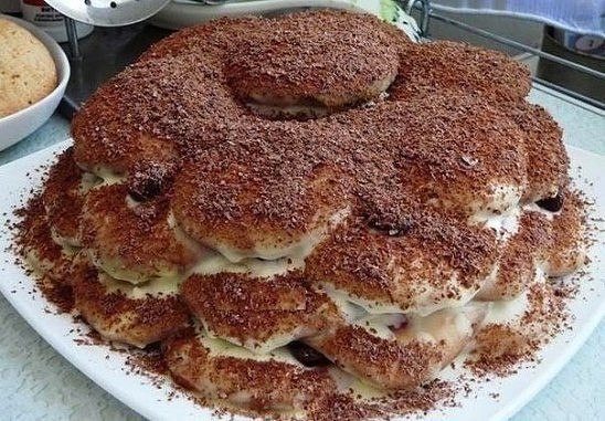 Торт "Черепаха" Ингредиенты: 6 белков 6 желтков 2 стакана сахара 2 стакана муки 1 ч л соды ...