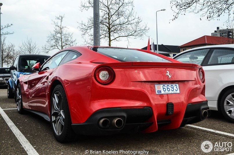 Ferrari F12berlinetta - 7