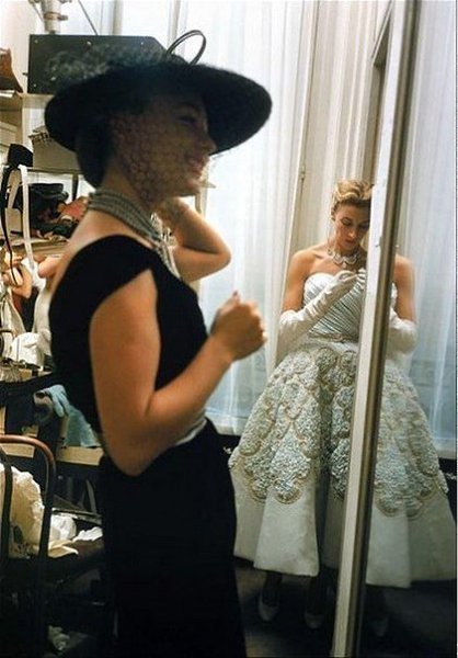     Pierre Balmain, 1954 . - 4