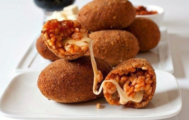 Крокеты с сыром (итальянские рисовые шарики).Ингредиенты:Мясной (говяжий) бульон — 1 лСливочное ...