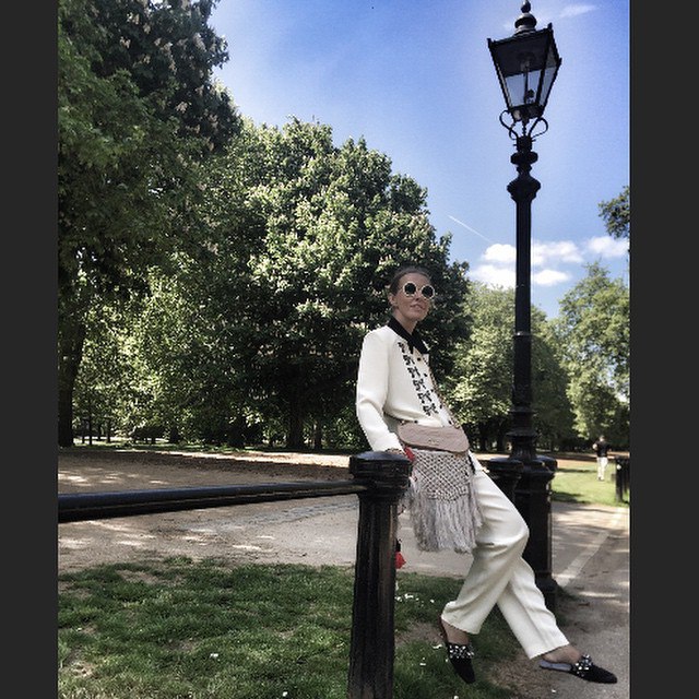 Chilling in Hyde park @alexanderarutyunov suit @chanelofficial bag @n21_official shoes @therow ...