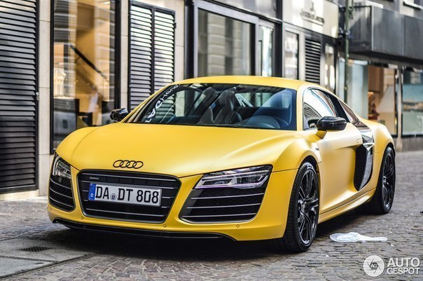 Audi R8 V10 Plus 2013.
