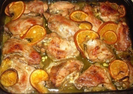 Сочная курочка в апельсинах.ИнгредиентыКурица - 1-1,5 кг.Апельсины - 3 шт.Чеснок - 2 зубчика.Карри - ...