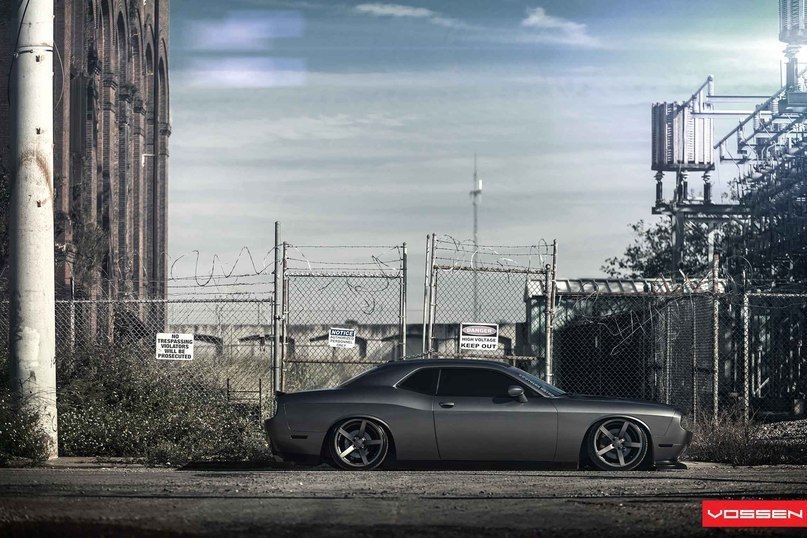 Dodge Challenger. - 4