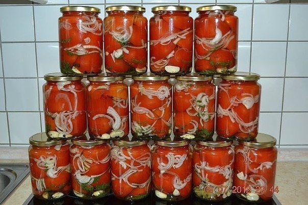 Помидоры в желе.ИнгредиентыНа 1 пол-литровую банку:Помидоры спелые /мясистые сорта, среднего ...
