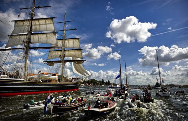 Раз в 5 лет в Амстердаме проходит парад кораблей SAIL Amsterdam. - 10
