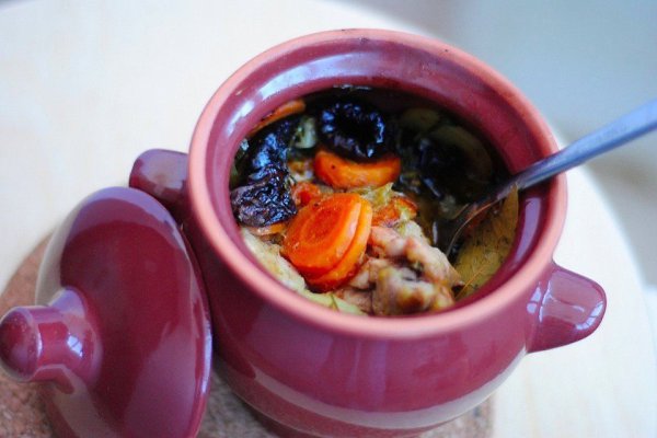 Жаркое из курицы с черносливом в горшочке.Время приготовления: 40 минутКоличество: 4 ... - 7