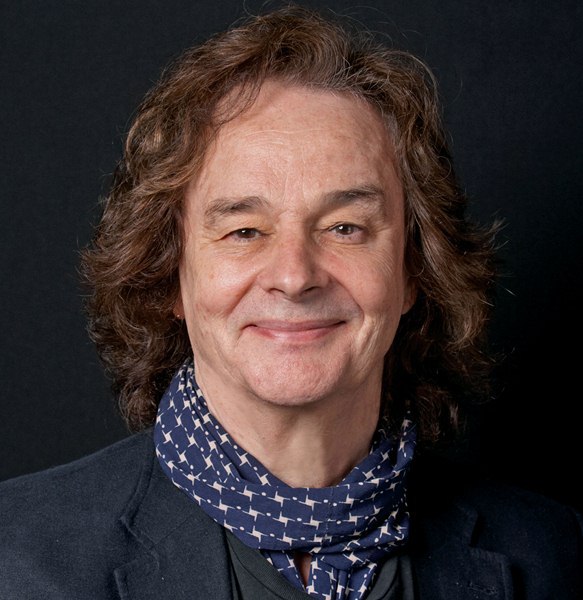     : 24  1945     (Colin Blunstone) -  ...