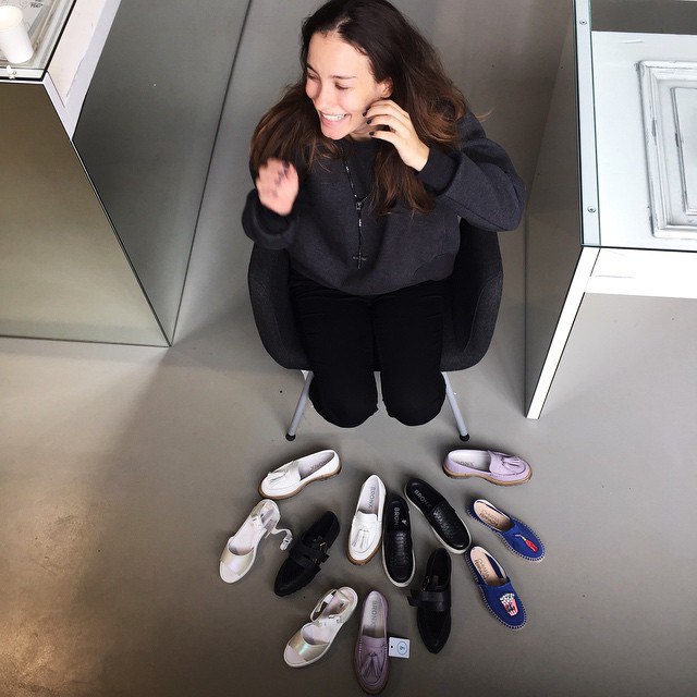     Shoe maniac got lost. #porta9ru #nikesacai #hmrussia #hm