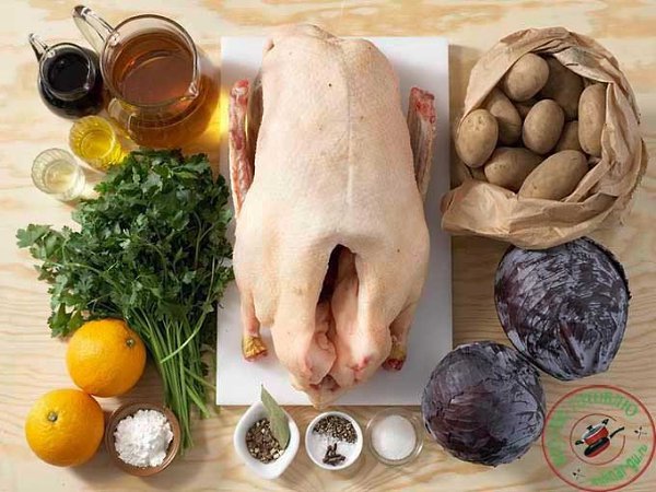 Жареный гусь с хрустящей корочкой.Ингредиенты:Красная капуста – 700 гГусь – 3 кгАпельсины – 2 ...